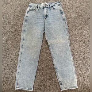 Hollister Light Blue Denim Curvy High-Rise Mom Jeans